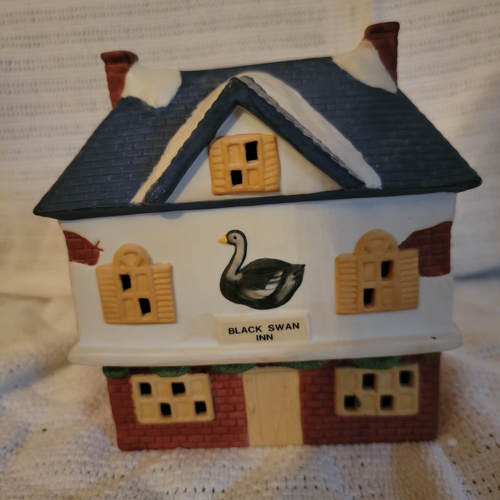 Charming Black Swan Inn Ceramic House